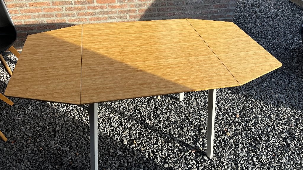 Table en très bon état. Très peu utilisé, Maison & Meubles, 100 à 150 cm, Quatre personnes, Comme neuf, Enlèvement