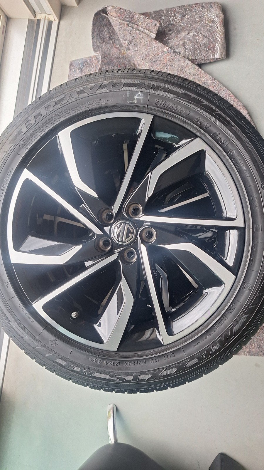 Splinternieuwe set velgen en banden MG ZS, Enlèvement, 17 pouces, Pneu(s)