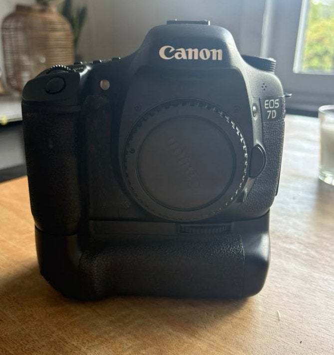 Canon EOS 7D + Battery Grip, TV, Hi-fi & Vidéo, Appareils photo numériques, Comme neuf, Canon, Enlèvement ou Envoi