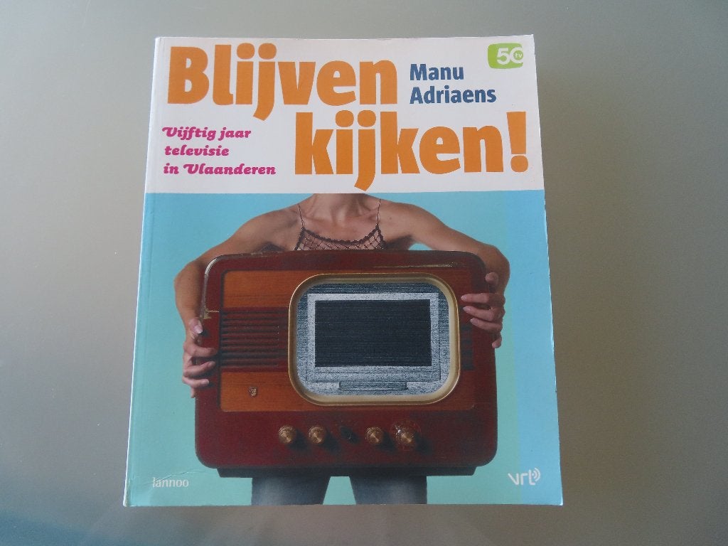 Blijven kijken – Manu Adriaens Vijftig jaar televisie in VL, Boeken, Gelezen, Ophalen of Verzenden, Media, Loeckx-Van Cauwenberge