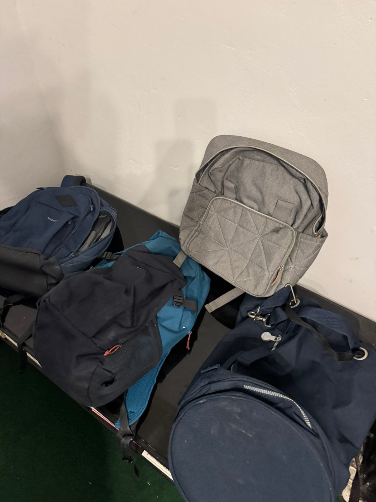 Lot de 4 sacs pratiques Sacs à dos Quechua & Sacs de voyage, Enlèvement, Comme neuf, Bleu