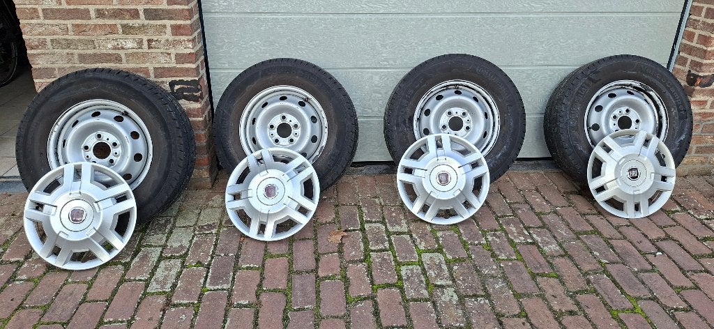 4  velgen + banden + wieldoppen 15” Fiat Ducato/ Citroën, Auto-onderdelen, Ophalen, 15 inch, Band(en), Zomerbanden