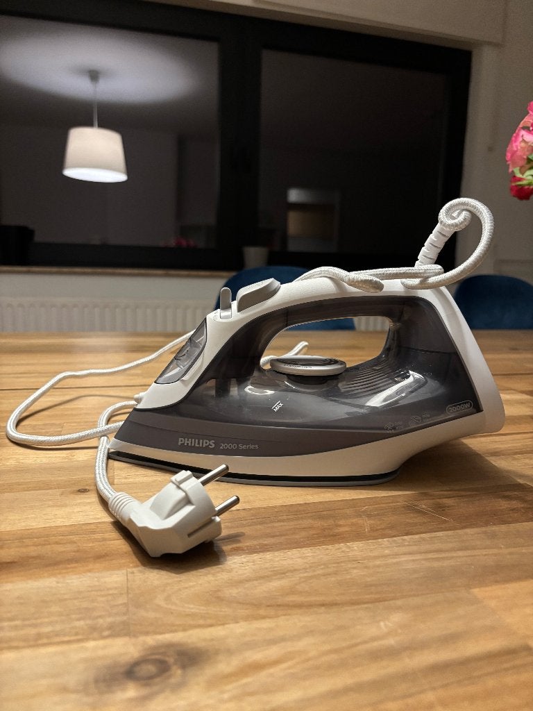 Philips 2000 Series Steam Iron 2000W, Enlèvement ou Envoi, Utilisé, Fer à repasser avec cordon