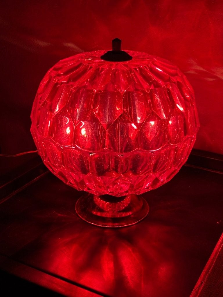 Rode gefacetteerde bolvormige lucide lamp – Atomic - Fifties, Ophalen