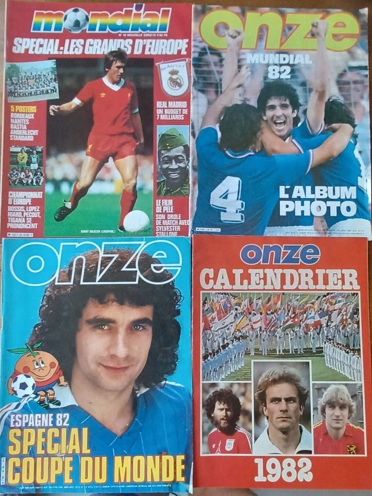 4 Franse voetbalmagazines //WK voetbal 1982 // goede staat//, Ophalen of Verzenden, Tijdschrift