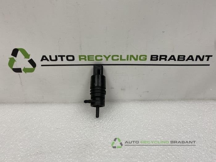 Ruitensproeierpomp voor van een Volkswagen Amarok, Gebruikt, -, -, Ophalen of Verzenden