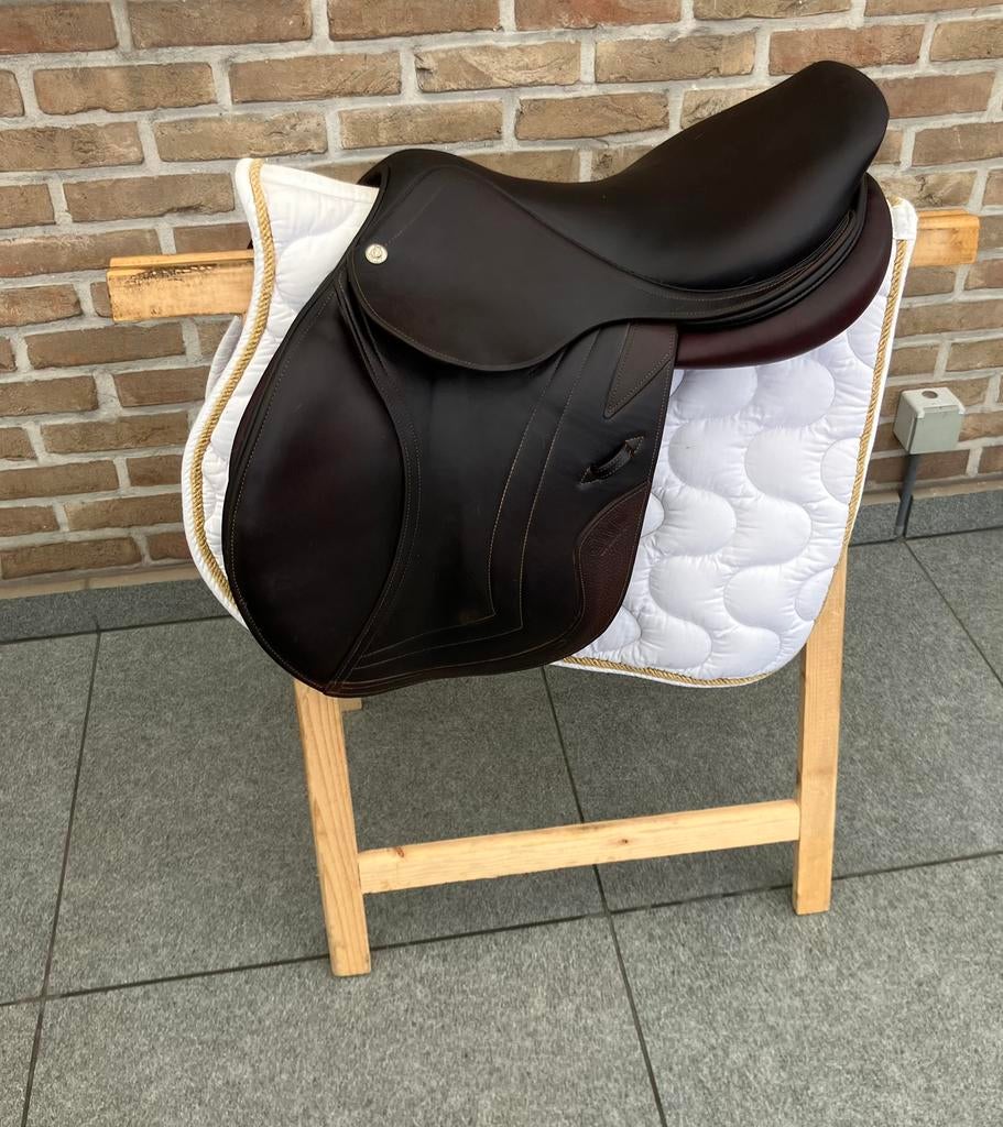 Springzadel Cwd SE02 17 inch, Ophalen of Verzenden, Zo goed als nieuw