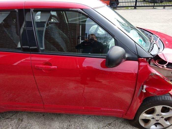 Portier 4Deurs rechts-voor van een Suzuki Swift (Z9T), Auto-onderdelen, Gebruikt, -, Deur, -