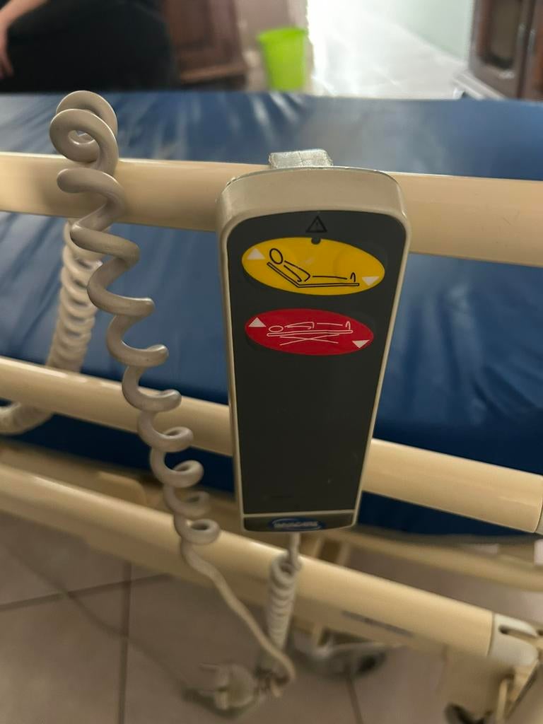 Lit médicalisé électrique, Divers, Enlèvement, Utilisé