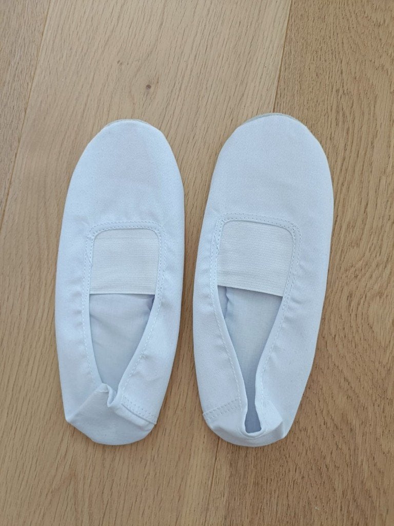 NIEUW: turnschoenen turnsloefjes turnpantoffels - maat 36, Sports & Fitness, Neuf, Enlèvement, Blanc, Chaussons de gymnastique
