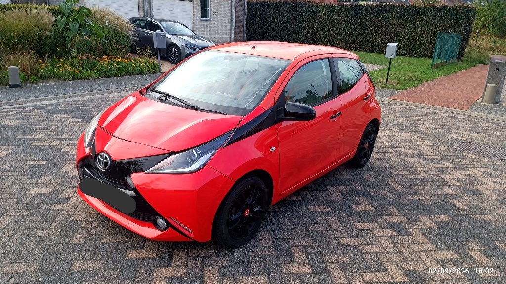 Toyota Aygo 1.0vvt-x clusiv keyless 65000km, Autos, Rouge, Euro 5, Achat, Boîte manuelle