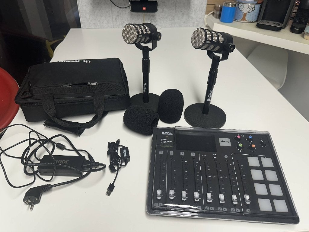 Podcast Studio RODEcaster Pro + 2  RODE Podmic + 2 pieds, Enlèvement, Comme neuf