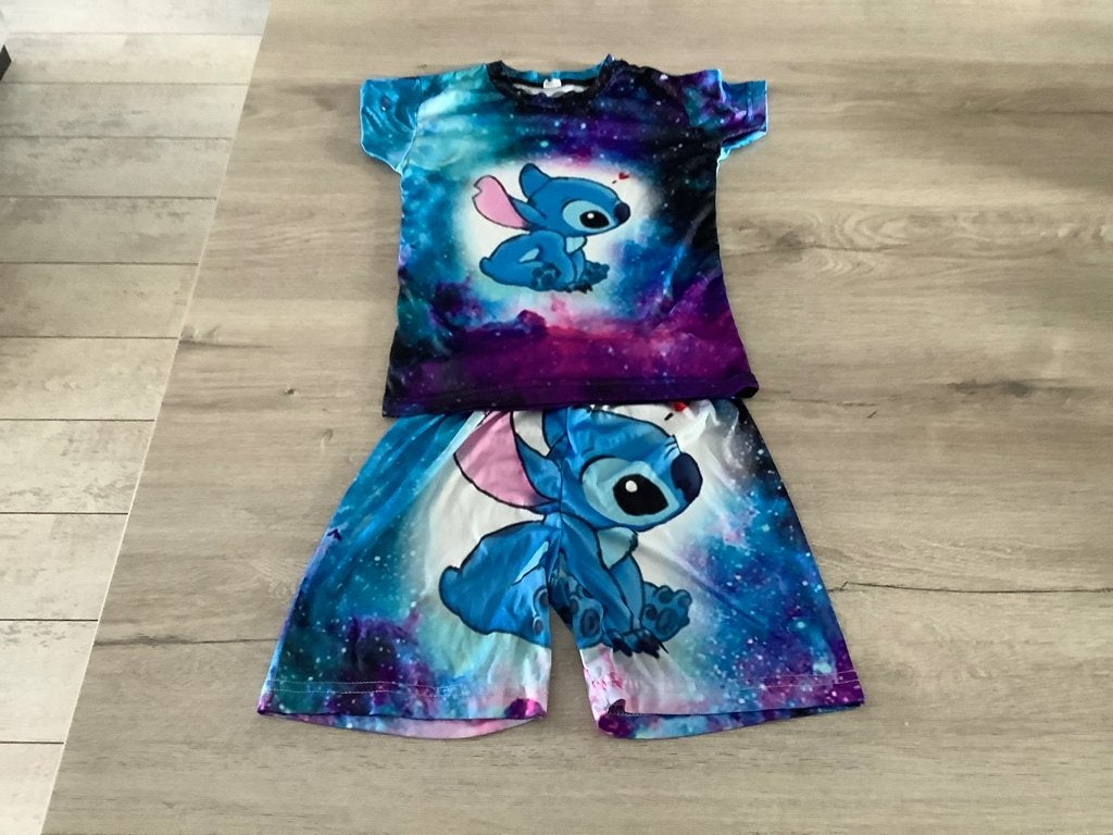 Disney Stitch zomer piyama set (Maat 122), Nacht- of Onderkleding, Meisje, Ophalen of Verzenden, Zo goed als nieuw