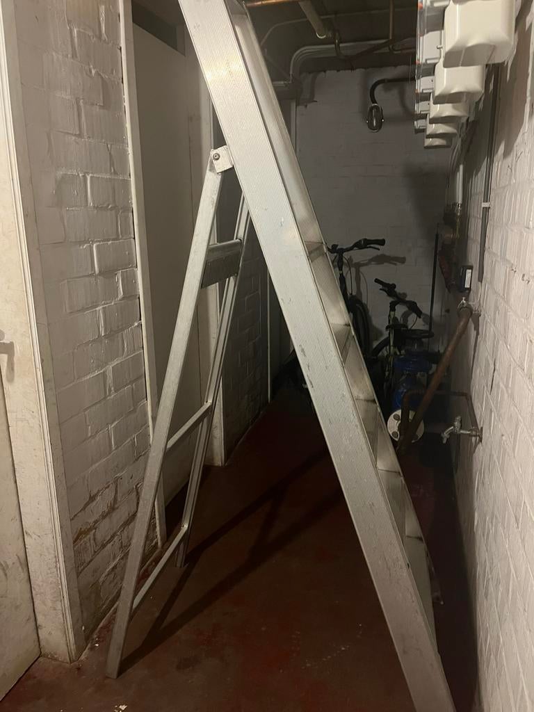 Aluminium ladder te koop – stevige kwaliteit, Enlèvement, Comme neuf, Échelle