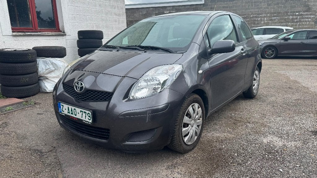 Toyota yaris 1250euro, Auto's, Toyota, Zwart, 4 cilinders, Centrale vergrendeling, Bedrijf