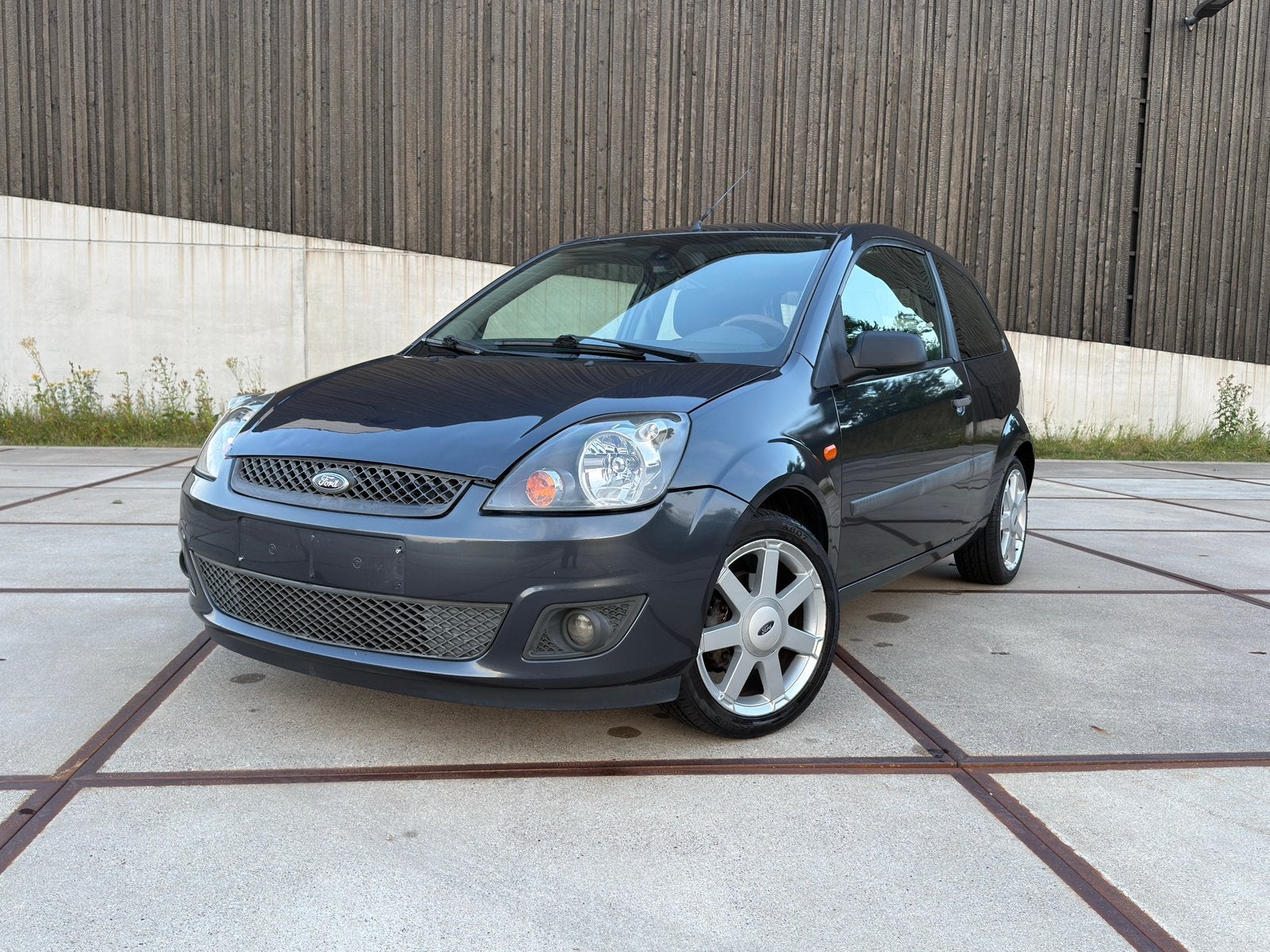 Ford Fiesta 1.3 Essence/Homologuée/Climatisée, Autos, Argent ou Gris, Achat, Boîte manuelle, Noir