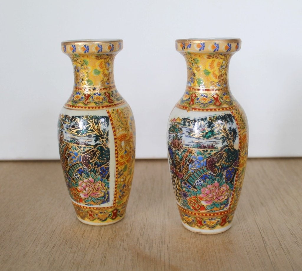 Japanse Satsuma set van 2 vaasjes, Gheisa decor, jaren '50, Antiek en Kunst, Kunst | Niet-Westerse kunst, Vaas, Japan, Steen/keramiek