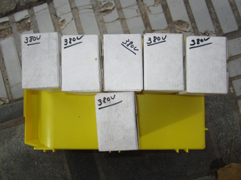 COMPTEURS HORAIRES 400-230-24 VOLTS, Ophalen