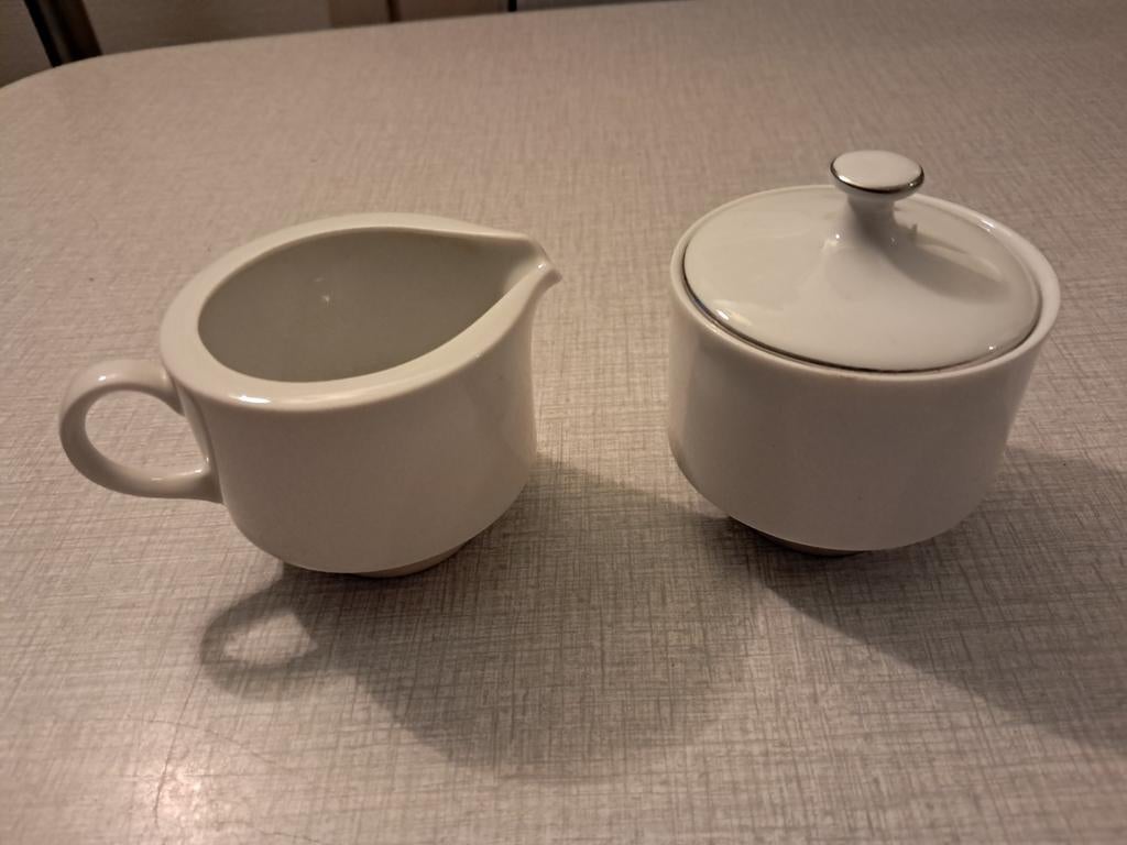 Melk en suiker, gestempeld., Huis en Inrichting, Keuken | Servies, Ophalen of Verzenden, Zo goed als nieuw