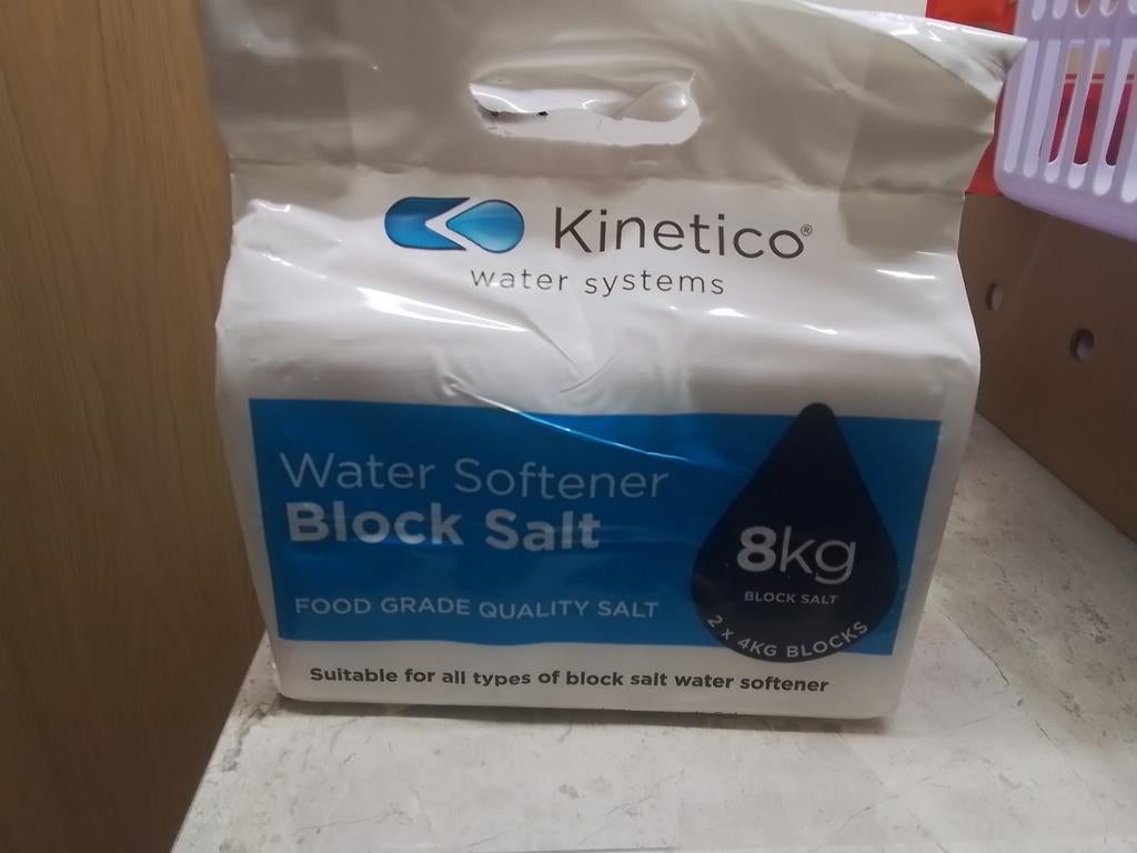 Zout voor waterverzachter 12 zakken. Te koop, Ophalen