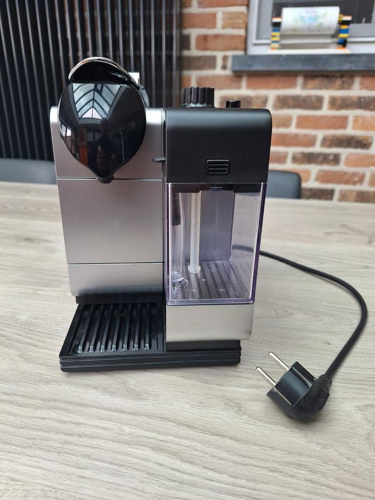 Delonghi EN520 S Lattissima Nespresso, Elektronische apparatuur, Ophalen, Gebruikt, Koffiemachine