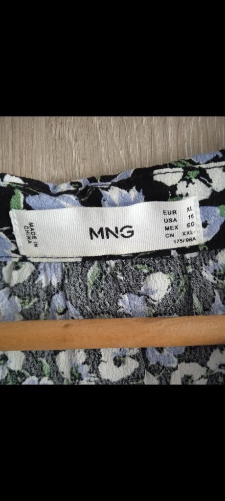 Jolie robe fleurie, Mango, Enlèvement ou Envoi, Noir, Taille 42/44 (L)