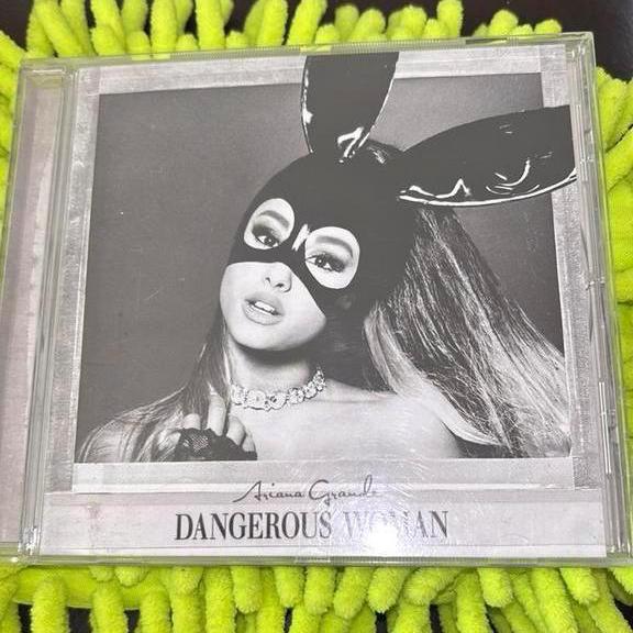 IN PERFECTE NIEUWSTAAT CD ARIANA GRANDE/DANGEROUS WOMAN !, Ophalen of Verzenden, Zo goed als nieuw