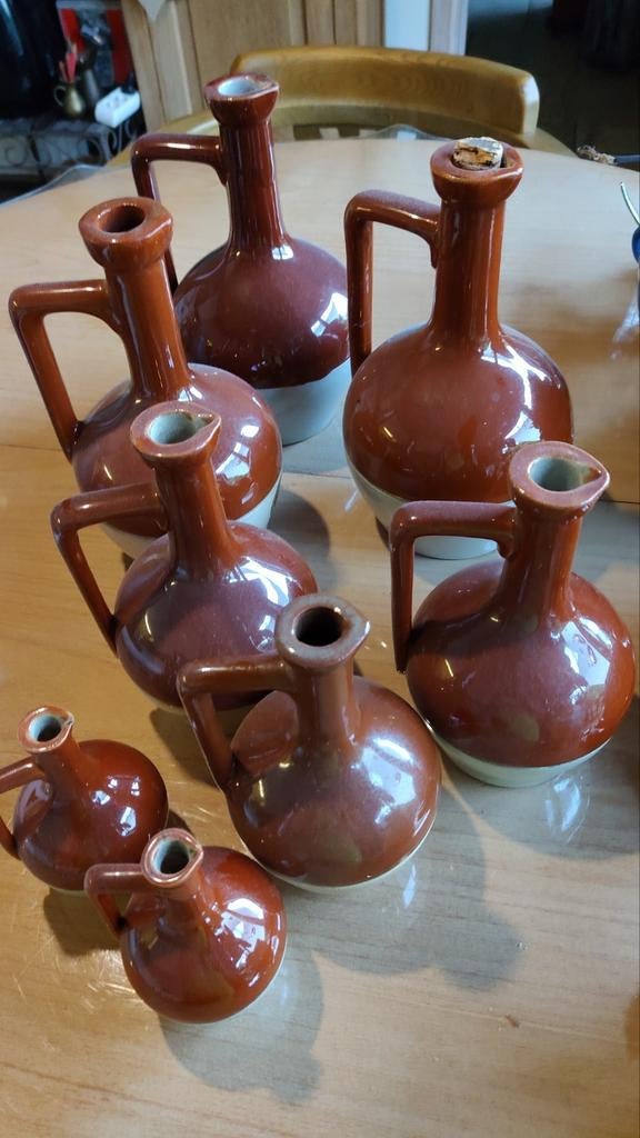 Set van 8 zandstenen kruikjes P Bardinet Bordeaux depose, Ophalen