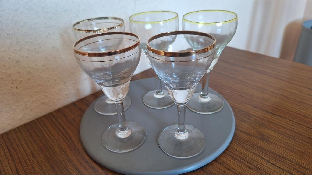 Set van 5 wijnglazen aan 3 euro voor de 5 glazen, Ophalen of Verzenden, Gebruikt, Overige typen