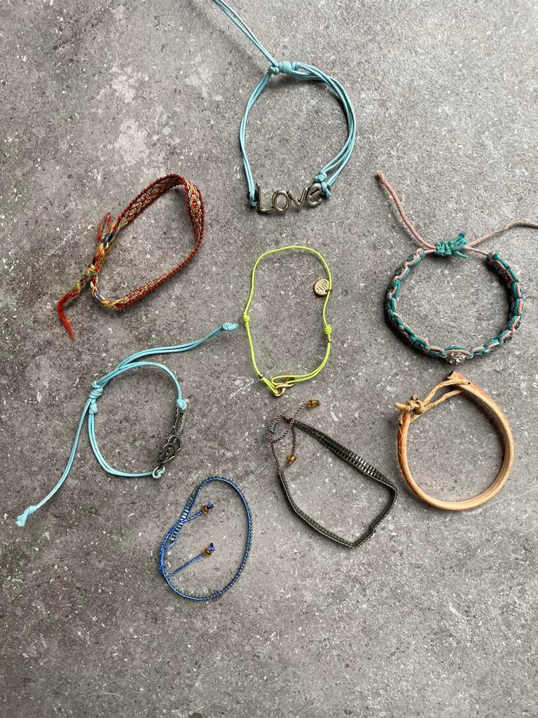 Lot armbandjes 8 armbanden trekkoordje, Ophalen of Verzenden