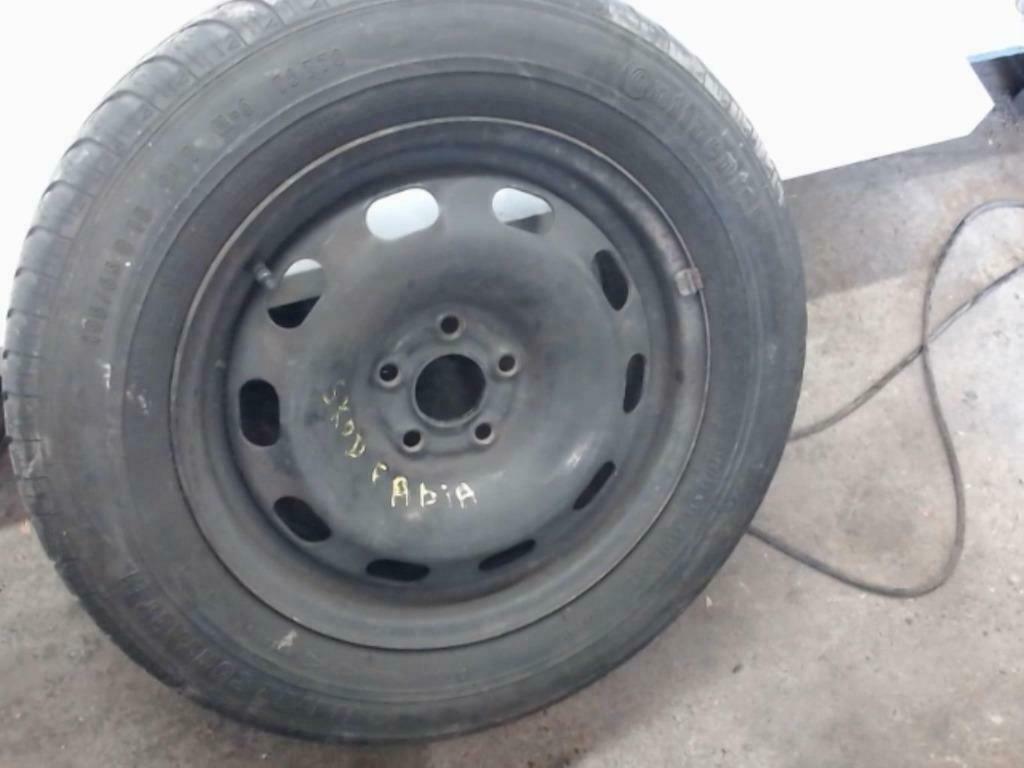 roue  skoda  fabia  et 38 15 pouces  5 trous, Enlèvement ou Envoi, Avant, Skoda