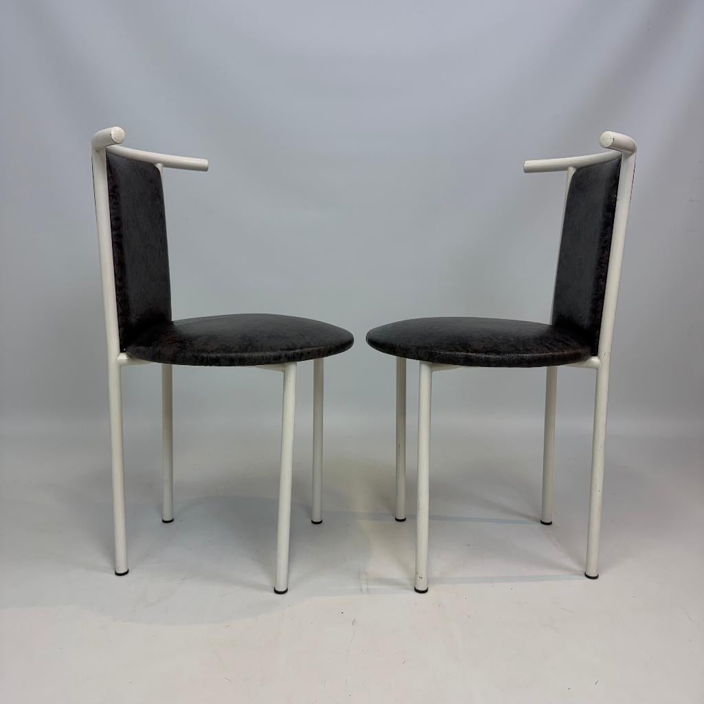 Chaises de design postmoderne dans le style Memphis Milano, Envoi