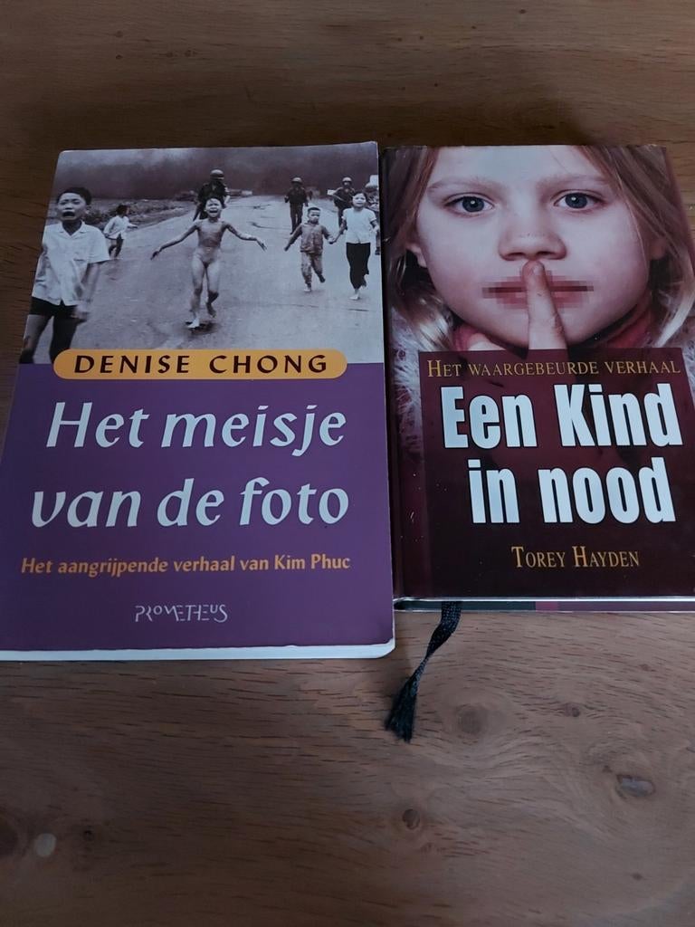 Het meisje van de foto+ een kind in nood, Ophalen of Verzenden