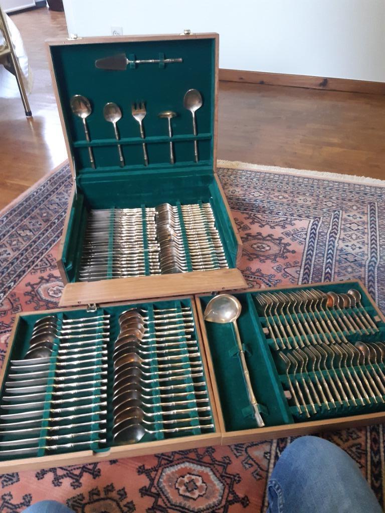 coffret à couverts, Enlèvement