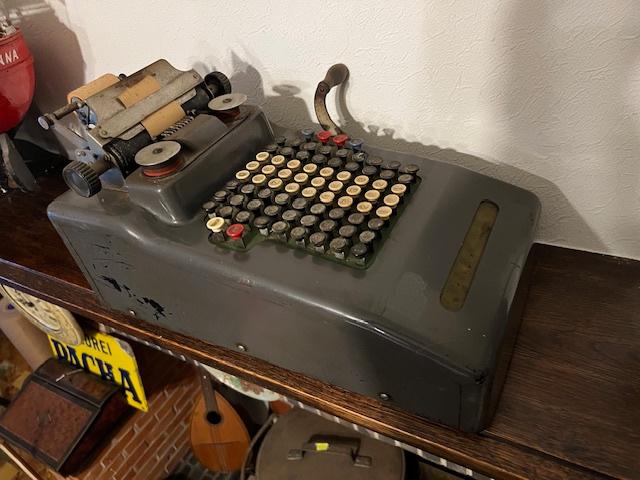 Ancienne calculatrice mécanique Victor, Enlèvement
