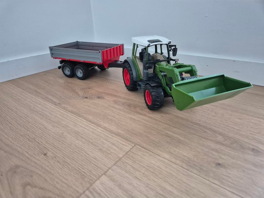 Bruder 2182 Fendt Vario 211 met voorlader en aanganger, Ophalen of Verzenden, Zo goed als nieuw