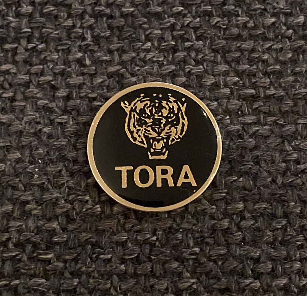 PIN - TORA - TIGER - TIGRE - TIJGER, Envoi, Utilisé, Animal et Nature, Insigne ou Pin's