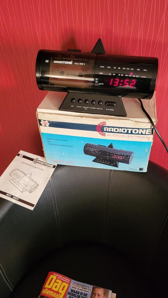 Space Age radiocassettenspeler wekker., Ophalen
