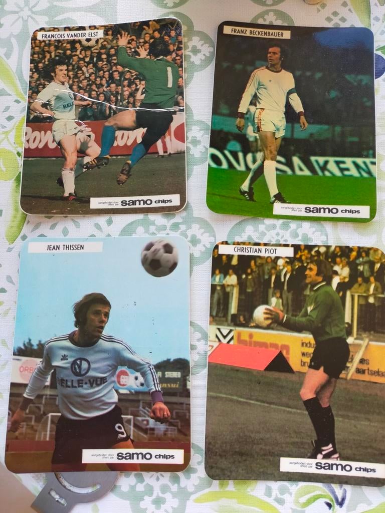 Een viertal stickers Samo chips 1974 van voetballers., Enlèvement, Autocollant