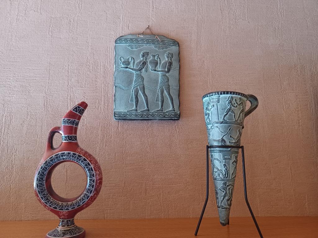 Griekse decoratie: karaf, vaas en schild in perfecte staat, Ophalen