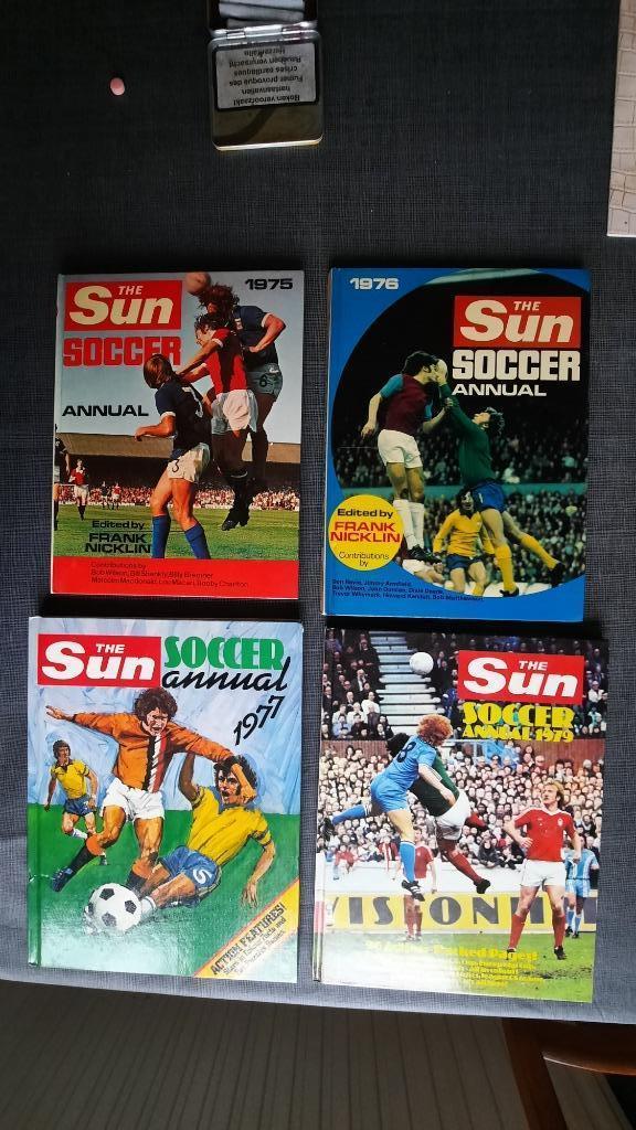 The Sun soccer annual, 4 N., Livres, Enlèvement ou Envoi
