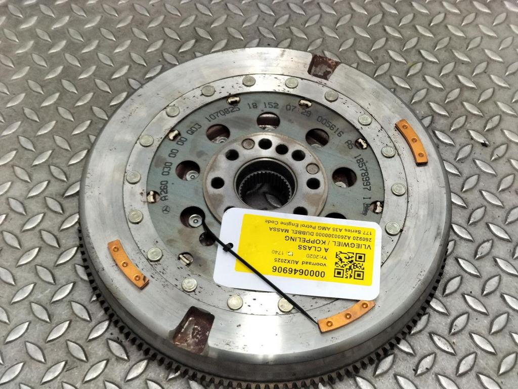 MERCEDES A CLASS VLIEGWIEL / KOPPELING 2600300000 2020, Enlèvement ou Envoi, Utilisé, Stiba membre