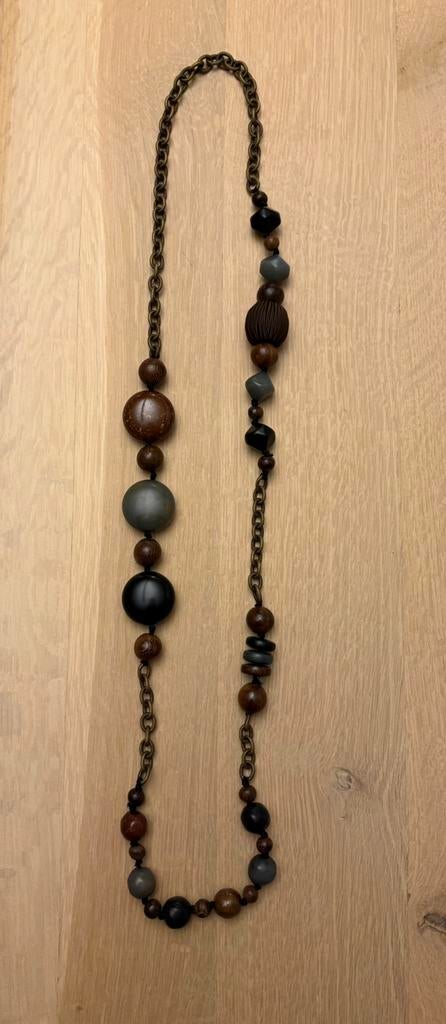 Bruine lange ketting met parels, Bijoux, Sacs & Beauté, Colliers, Enlèvement ou Envoi, Utilisé, Brun, Autres matériaux