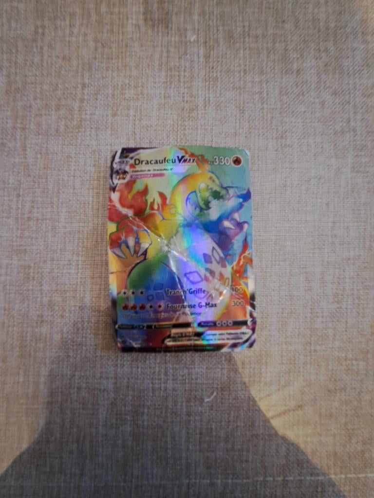 Charizard VMAX, Hobby en Vrije tijd, Verzamelkaartspellen | Pokémon, Ophalen of Verzenden, Gebruikt, Losse kaart, Foil