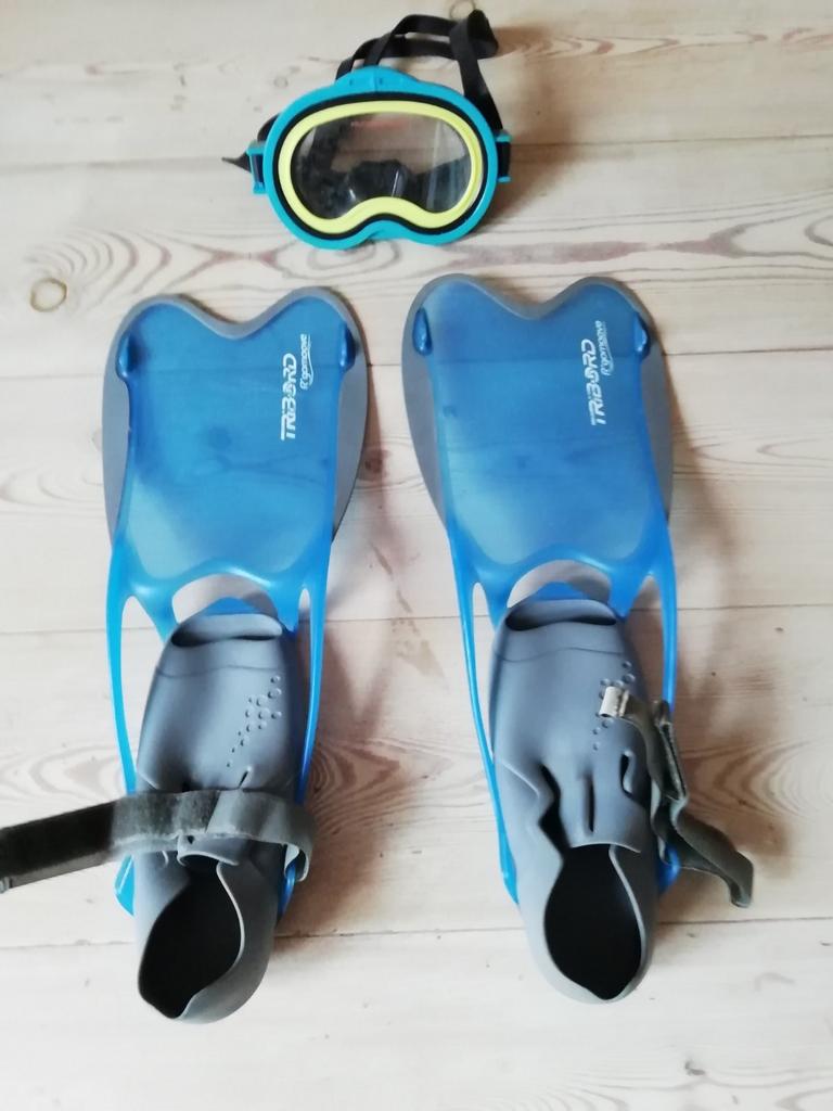 Palmes de natation + lunettes de plongée taille 34/35, Enlèvement ou Envoi, Comme neuf