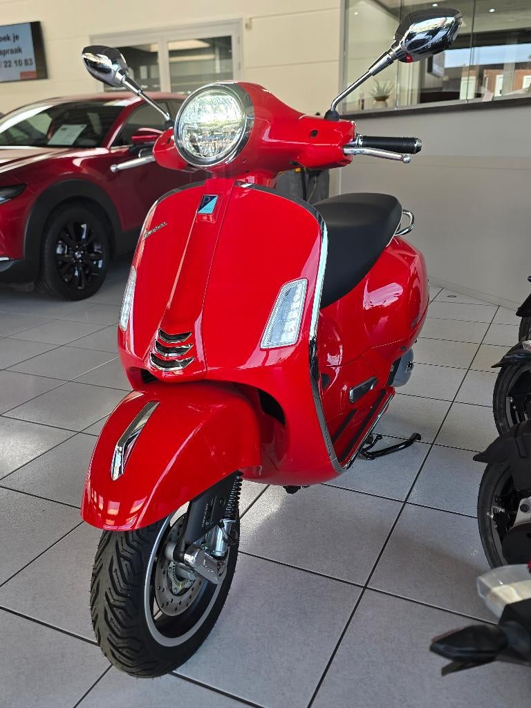 Vespa 125cc GTS Super. Seulement 86 km !, Motos, Scooter, Entreprise, 1 cylindre, 125 cm³