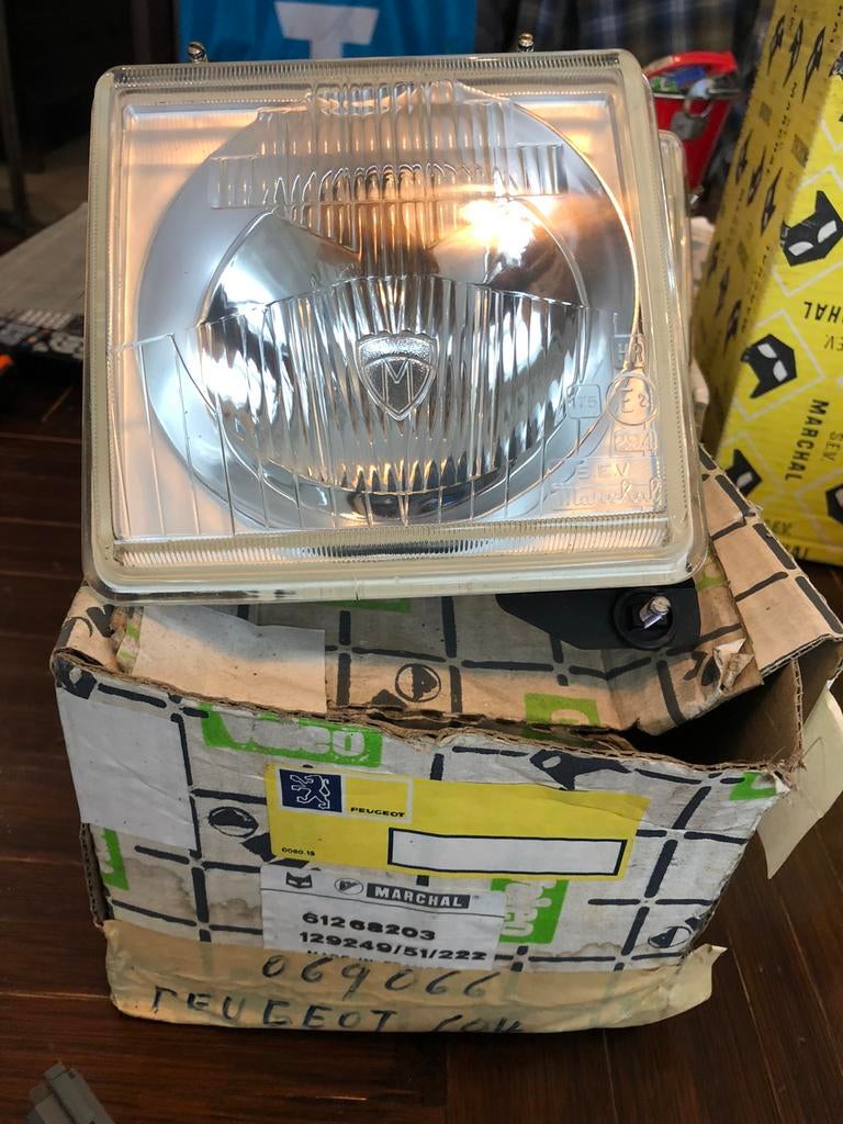 phare Peugeot 604 valeo marchal, Nieuw, Peugeot
