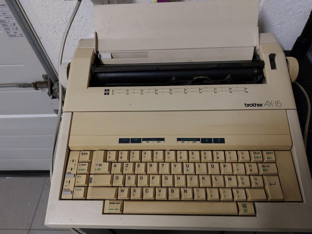 Machine à écrire électronique Brother AX-15, Utilisé