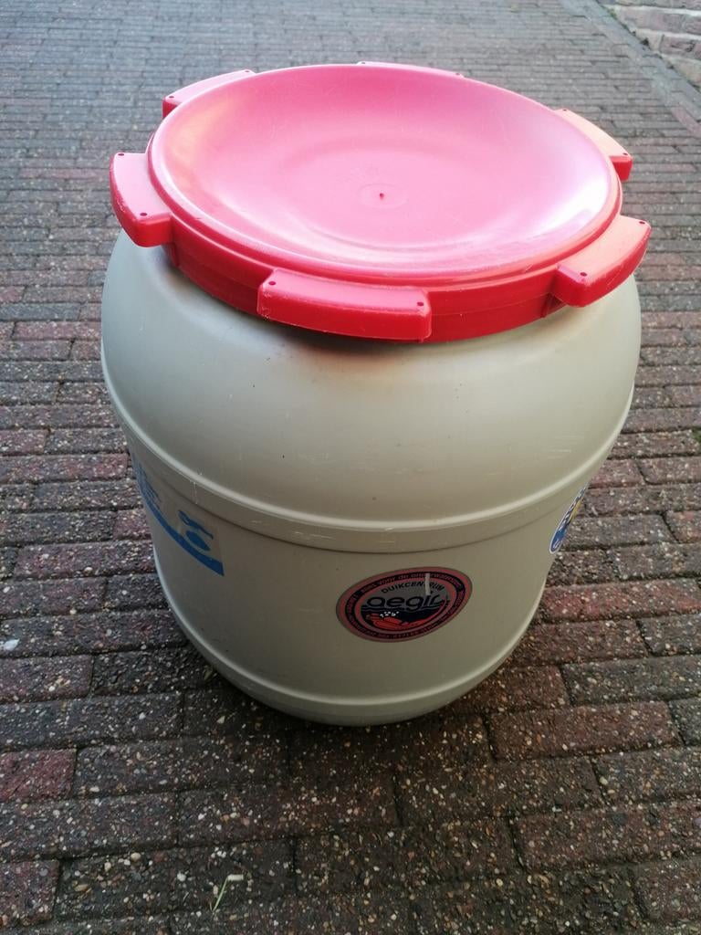 Réservoir d'eau de 50 litres avec couvercle à vis étanche, Enlèvement