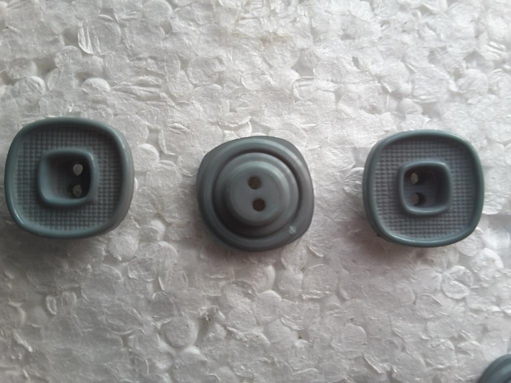 knoppen 13 mm vierkant 2 gaten B13372, Hobby en Vrije tijd, Naaien en Fournituren, Nieuw, Ophalen of Verzenden